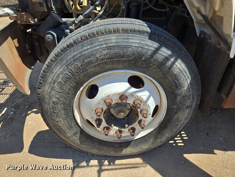 image for item DT4800 1999 GMC C6500 pressure digger truck