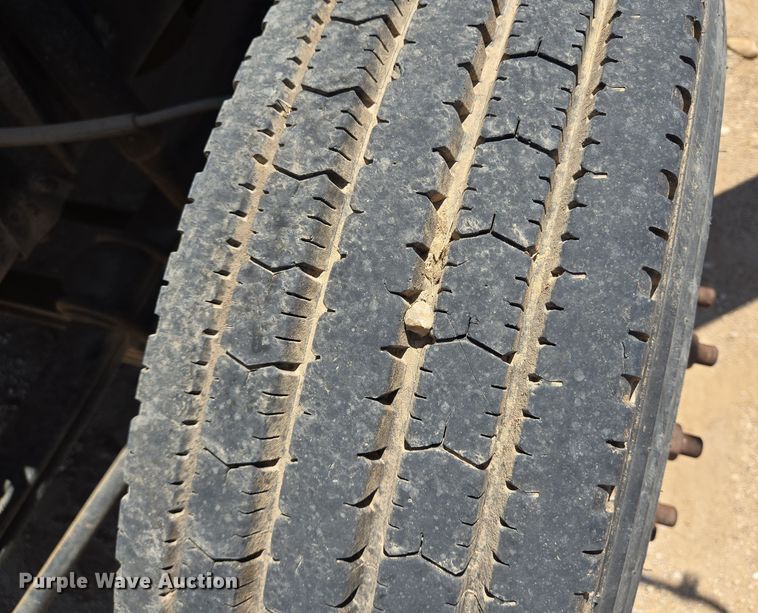 image for item DT4800 1999 GMC C6500 pressure digger truck