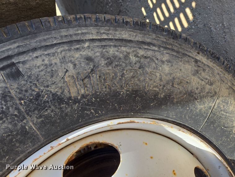 image for item DT4800 1999 GMC C6500 pressure digger truck