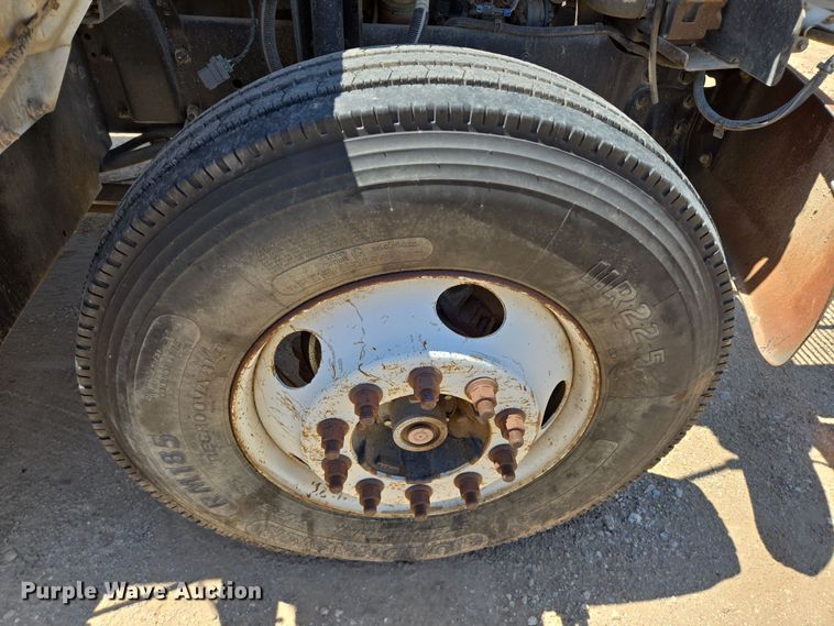 image for item DT4800 1999 GMC C6500 pressure digger truck