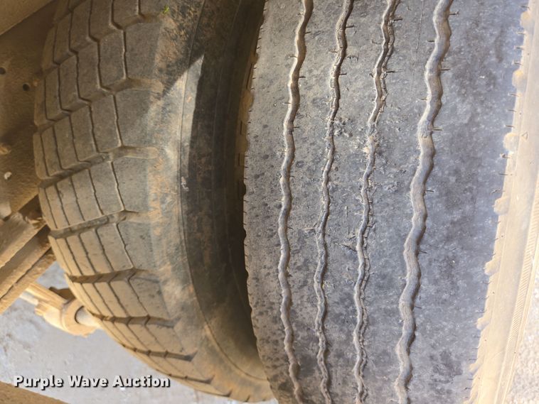 image for item DT4800 1999 GMC C6500 pressure digger truck