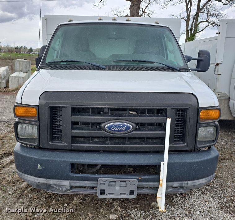 image for item DT6777 2010 Ford E450 Super Duty utility/ service van