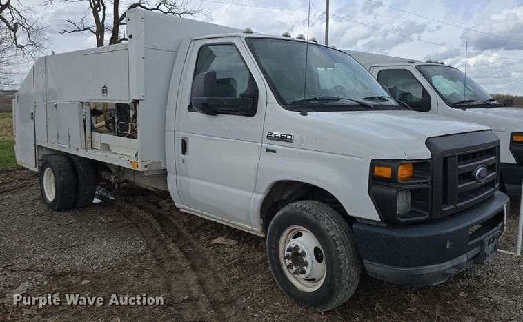 image for item DT6777 2010 Ford E450 Super Duty utility/ service van