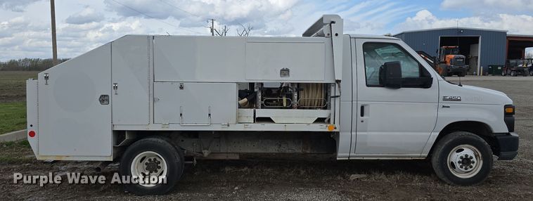 image for item DT6777 2010 Ford E450 Super Duty utility/ service van