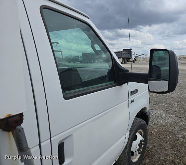 image for item DT6777 2010 Ford E450 Super Duty utility/ service van