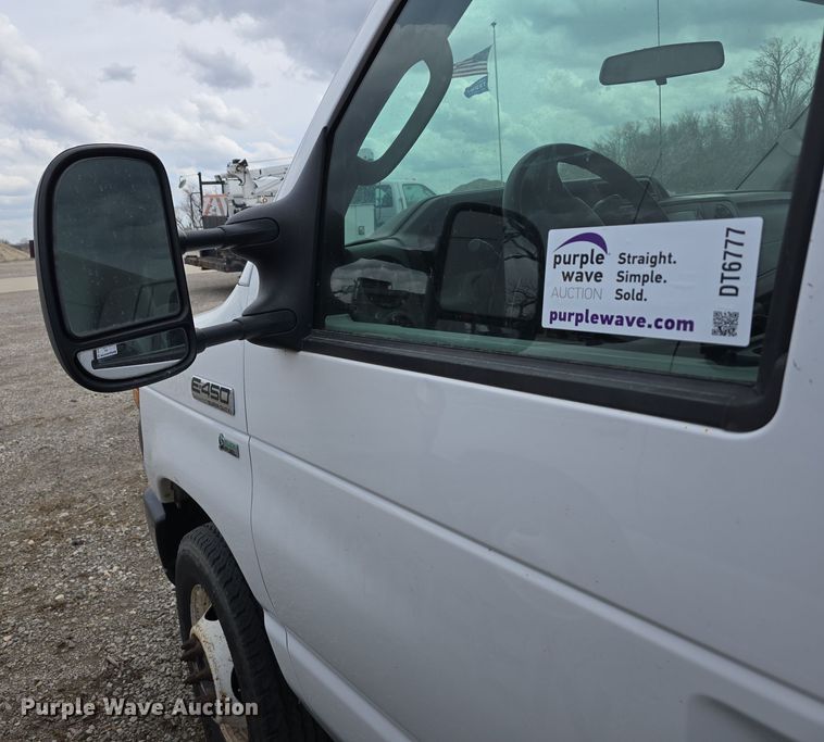 image for item DT6777 2010 Ford E450 Super Duty utility/ service van