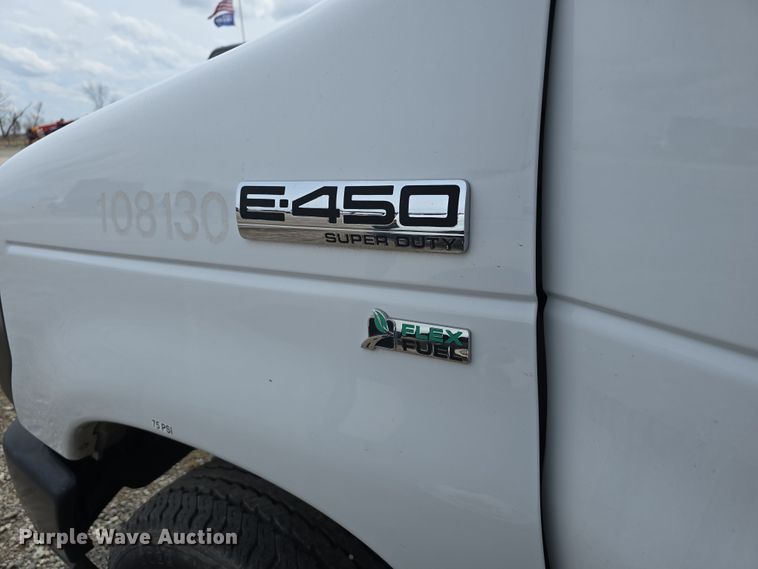 image for item DT6777 2010 Ford E450 Super Duty utility/ service van