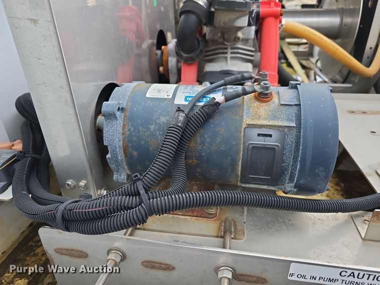 image for item DT6777 2010 Ford E450 Super Duty utility/ service van