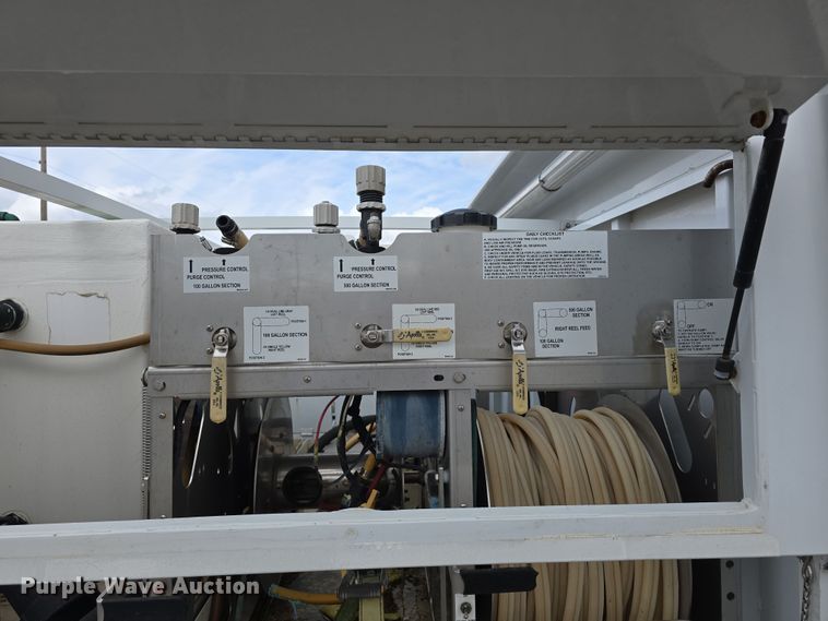 image for item DT6777 2010 Ford E450 Super Duty utility/ service van