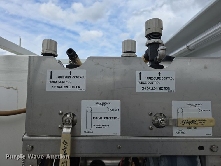 image for item DT6777 2010 Ford E450 Super Duty utility/ service van