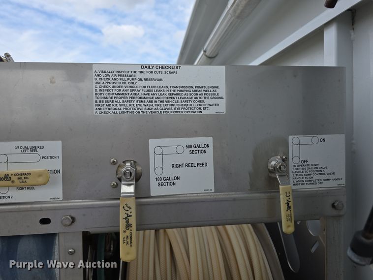 image for item DT6777 2010 Ford E450 Super Duty utility/ service van