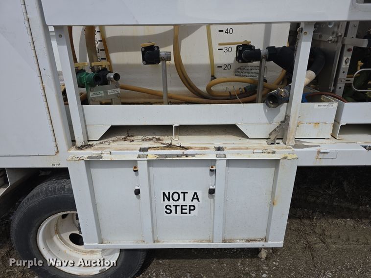 image for item DT6777 2010 Ford E450 Super Duty utility/ service van