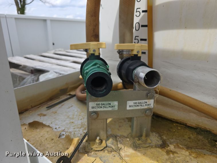 image for item DT6777 2010 Ford E450 Super Duty utility/ service van