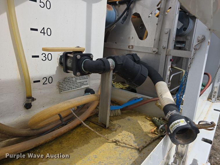 image for item DT6777 2010 Ford E450 Super Duty utility/ service van