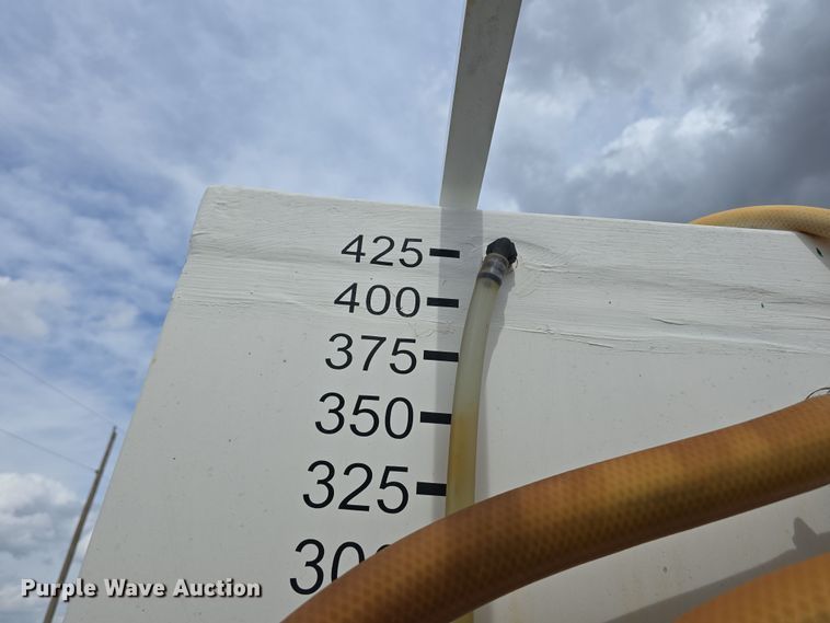 image for item DT6777 2010 Ford E450 Super Duty utility/ service van