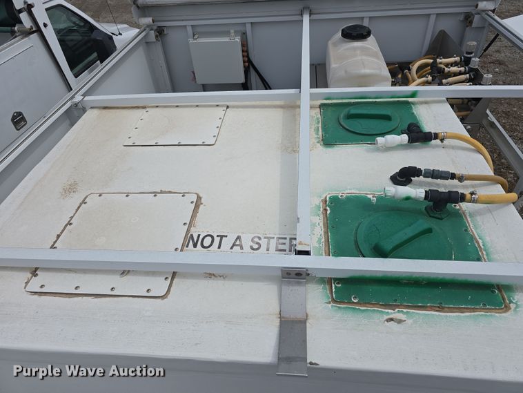 image for item DT6777 2010 Ford E450 Super Duty utility/ service van