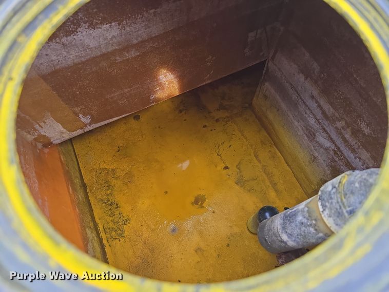 image for item DT6777 2010 Ford E450 Super Duty utility/ service van