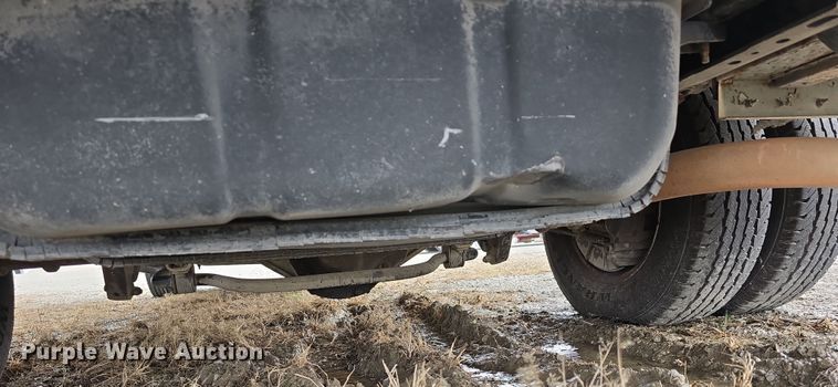 image for item DT6777 2010 Ford E450 Super Duty utility/ service van