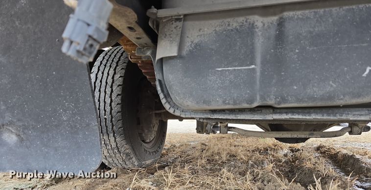 image for item DT6777 2010 Ford E450 Super Duty utility/ service van