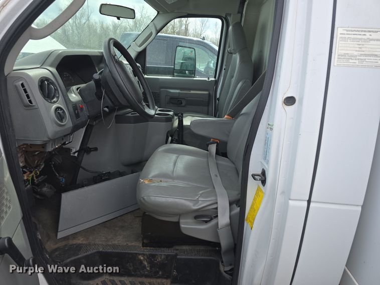 image for item DT6777 2010 Ford E450 Super Duty utility/ service van