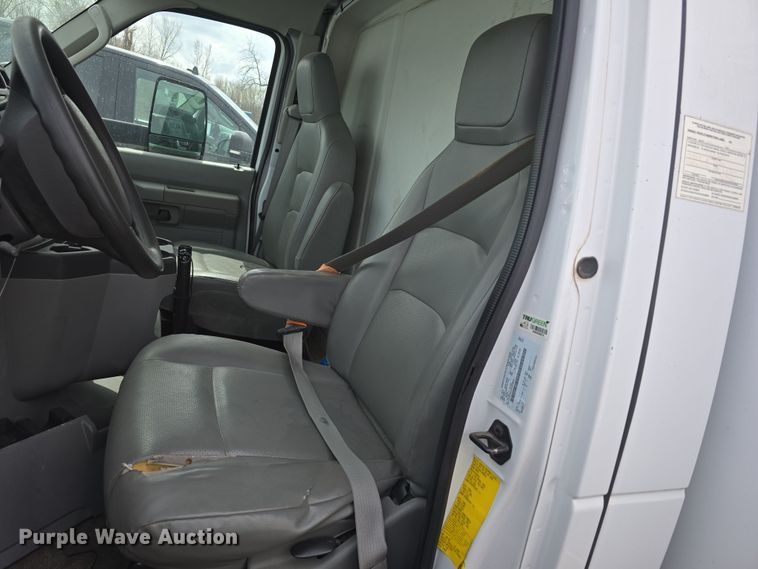 image for item DT6777 2010 Ford E450 Super Duty utility/ service van