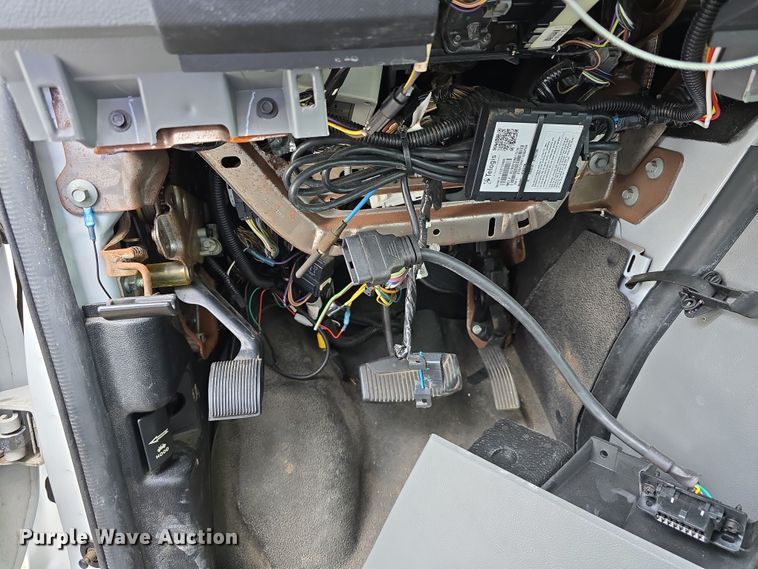 image for item DT6777 2010 Ford E450 Super Duty utility/ service van