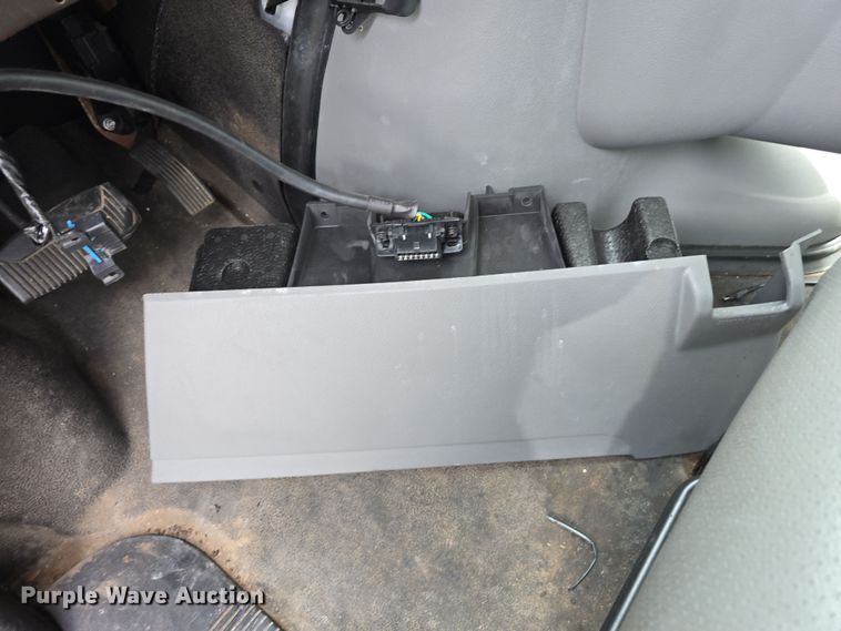 image for item DT6777 2010 Ford E450 Super Duty utility/ service van