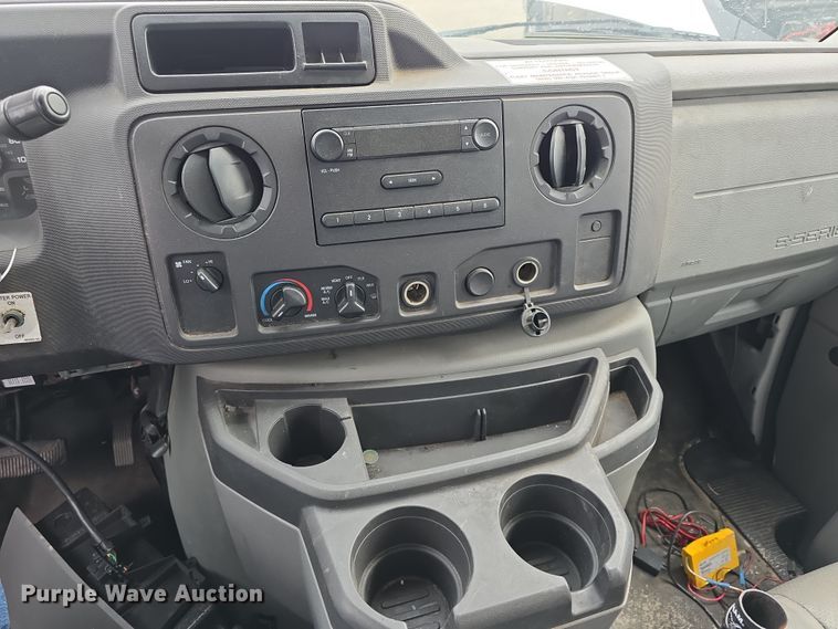 image for item DT6777 2010 Ford E450 Super Duty utility/ service van