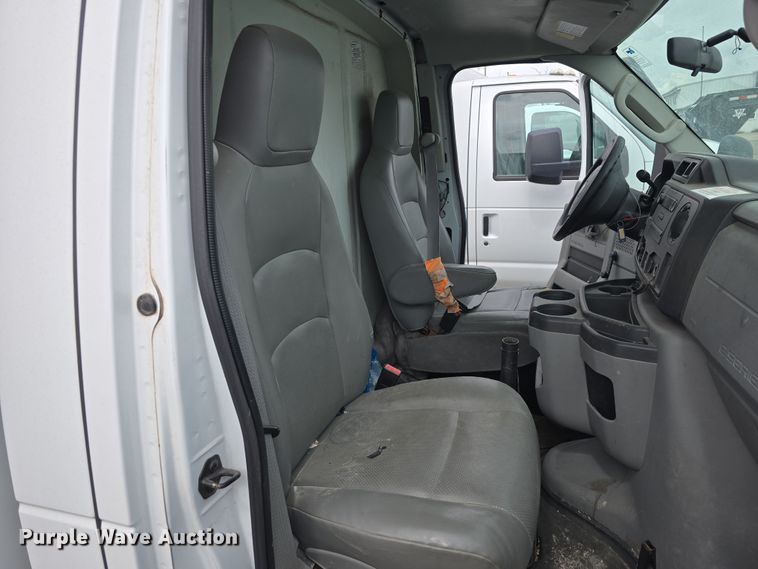 image for item DT6777 2010 Ford E450 Super Duty utility/ service van
