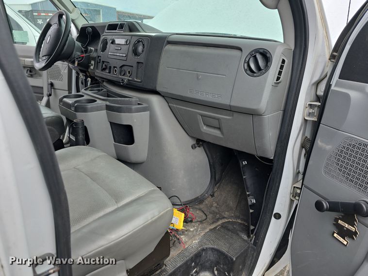 image for item DT6777 2010 Ford E450 Super Duty utility/ service van