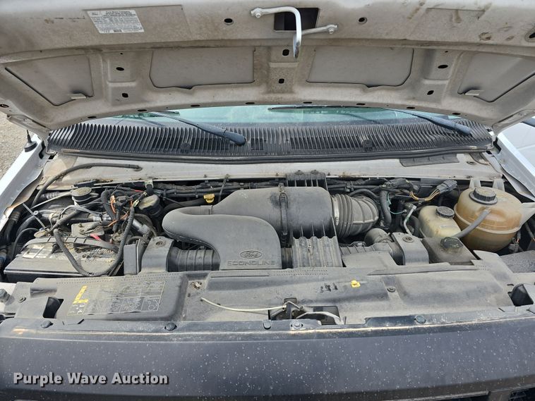 image for item DT6777 2010 Ford E450 Super Duty utility/ service van