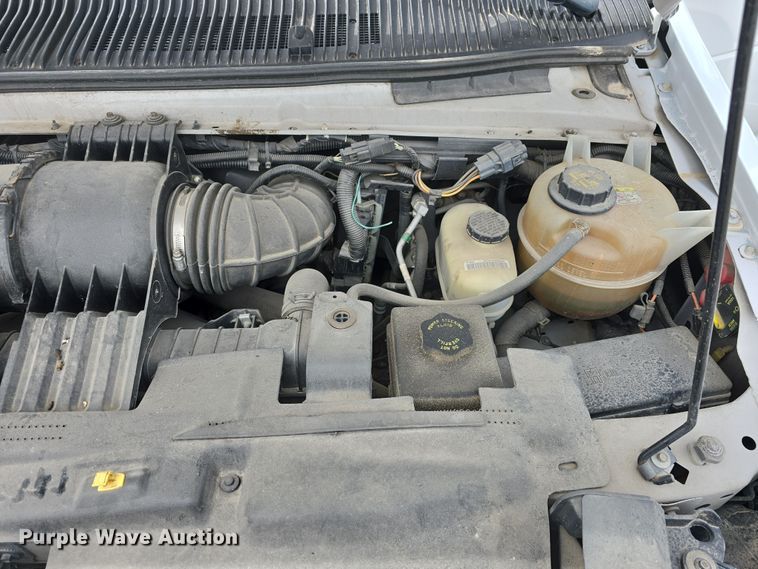 image for item DT6777 2010 Ford E450 Super Duty utility/ service van