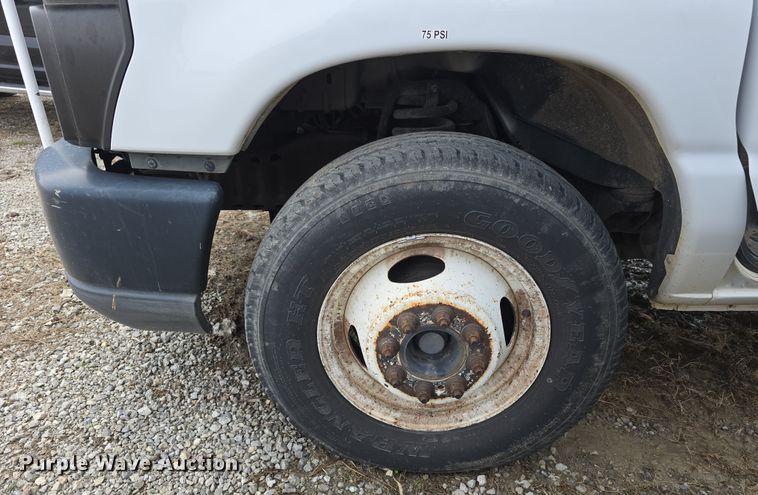 image for item DT6777 2010 Ford E450 Super Duty utility/ service van