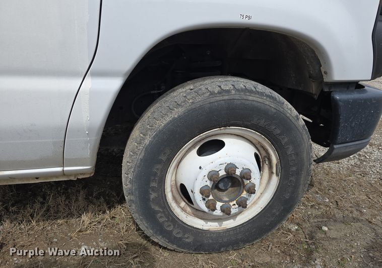 image for item DT6777 2010 Ford E450 Super Duty utility/ service van