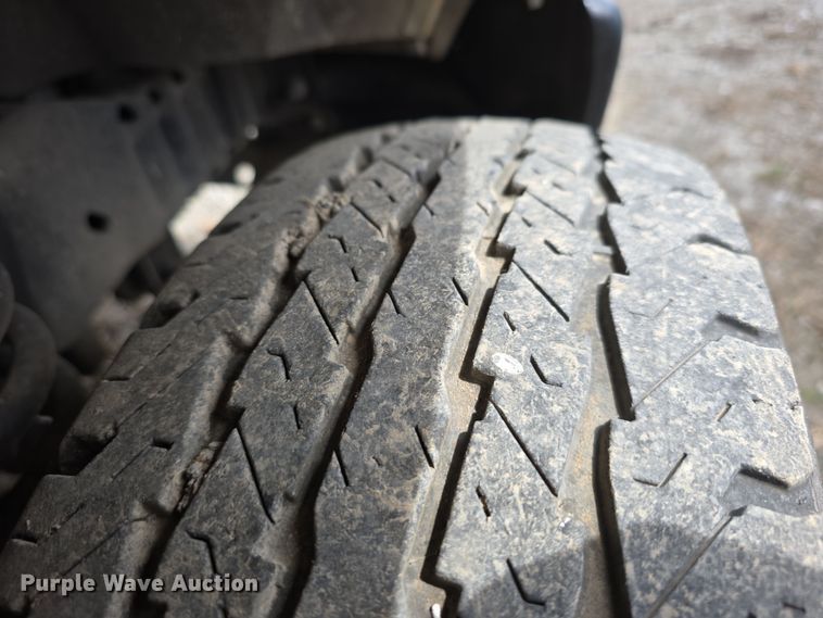 image for item DT6777 2010 Ford E450 Super Duty utility/ service van