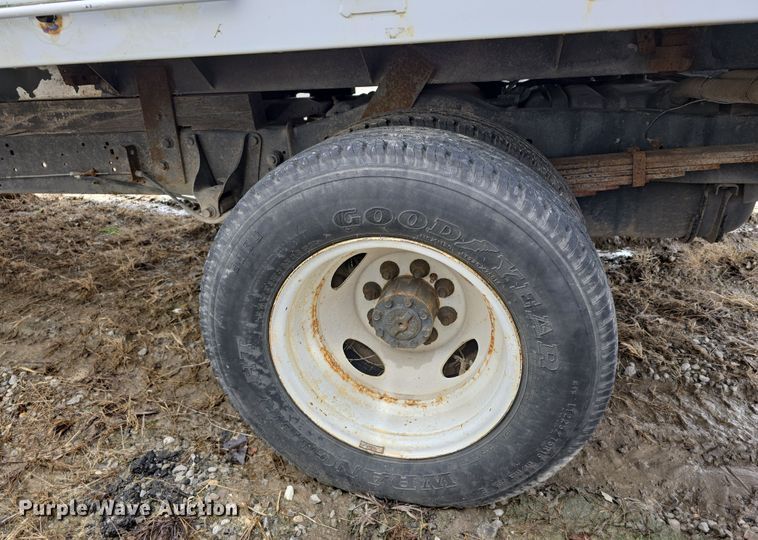 image for item DT6777 2010 Ford E450 Super Duty utility/ service van