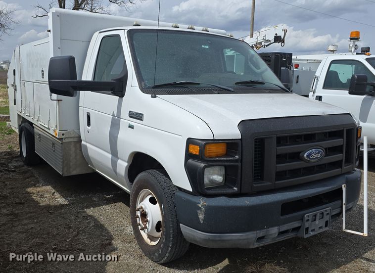 image for item DT6778 2010 Ford E450 Super Duty utility/ service van