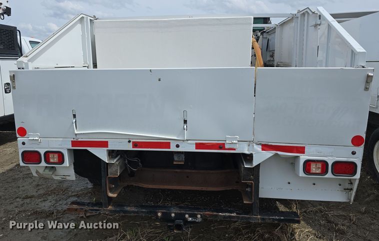 image for item DT6778 2010 Ford E450 Super Duty utility/ service van