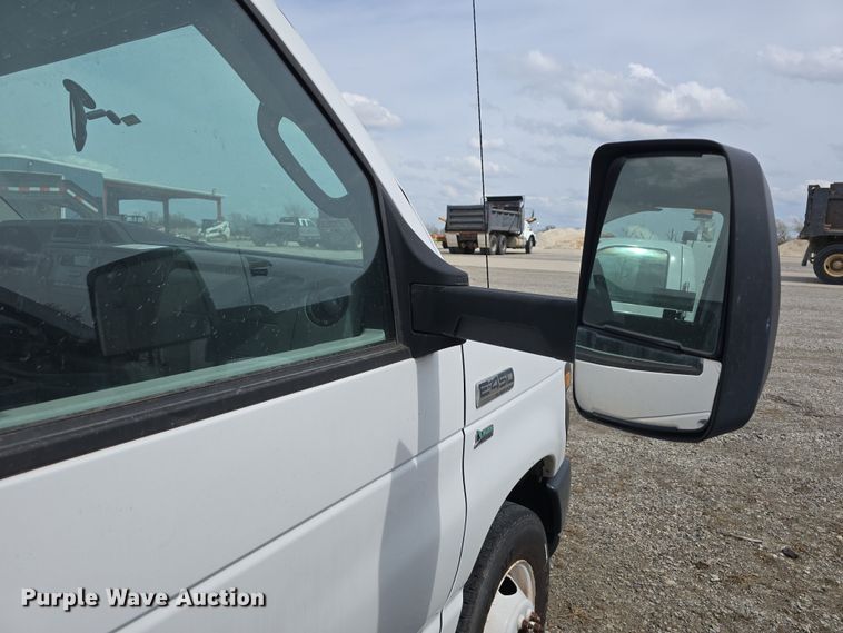 image for item DT6778 2010 Ford E450 Super Duty utility/ service van