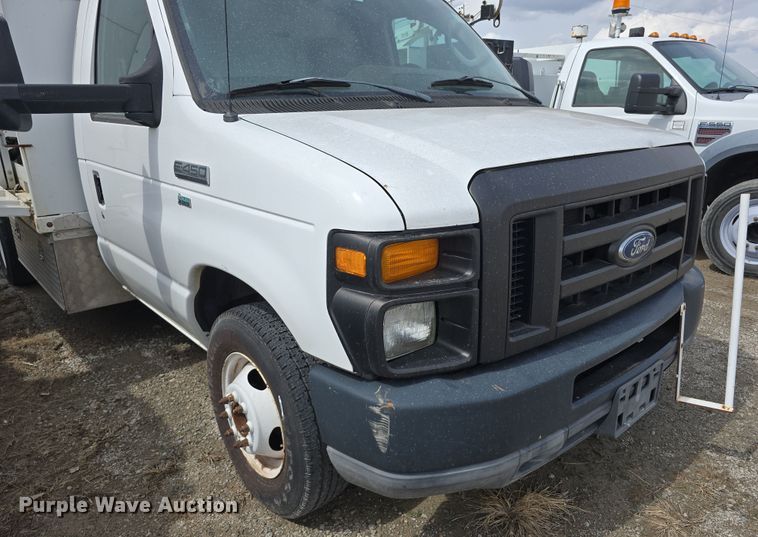 image for item DT6778 2010 Ford E450 Super Duty utility/ service van