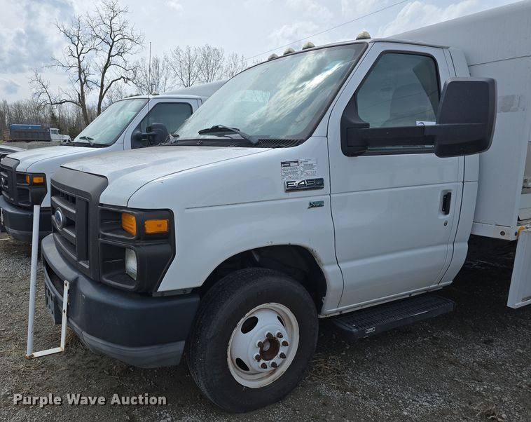 image for item DT6778 2010 Ford E450 Super Duty utility/ service van
