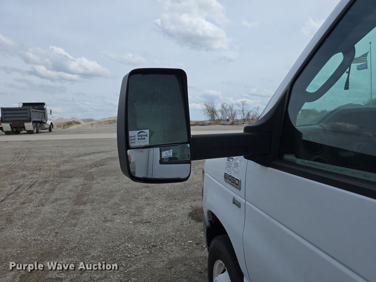 image for item DT6778 2010 Ford E450 Super Duty utility/ service van