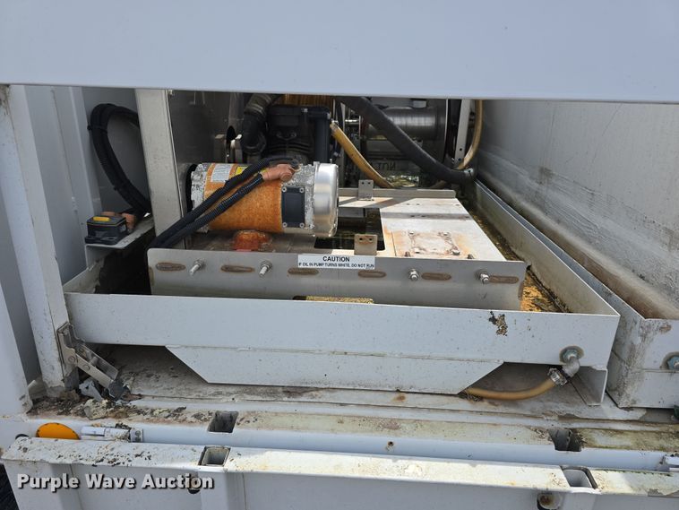 image for item DT6778 2010 Ford E450 Super Duty utility/ service van