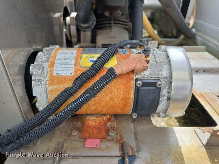 image for item DT6778 2010 Ford E450 Super Duty utility/ service van