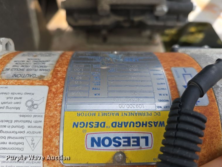 image for item DT6778 2010 Ford E450 Super Duty utility/ service van