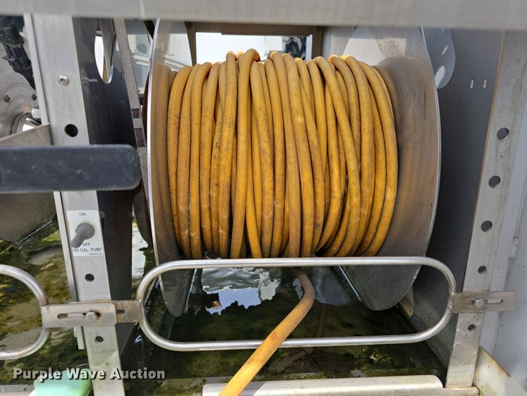 image for item DT6778 2010 Ford E450 Super Duty utility/ service van