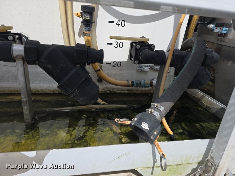 image for item DT6778 2010 Ford E450 Super Duty utility/ service van