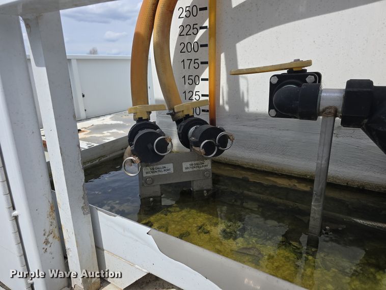 image for item DT6778 2010 Ford E450 Super Duty utility/ service van