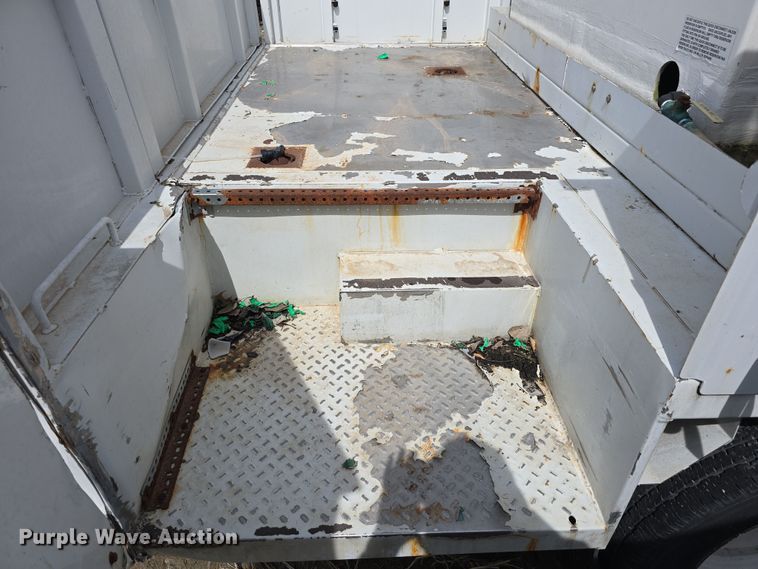 image for item DT6778 2010 Ford E450 Super Duty utility/ service van