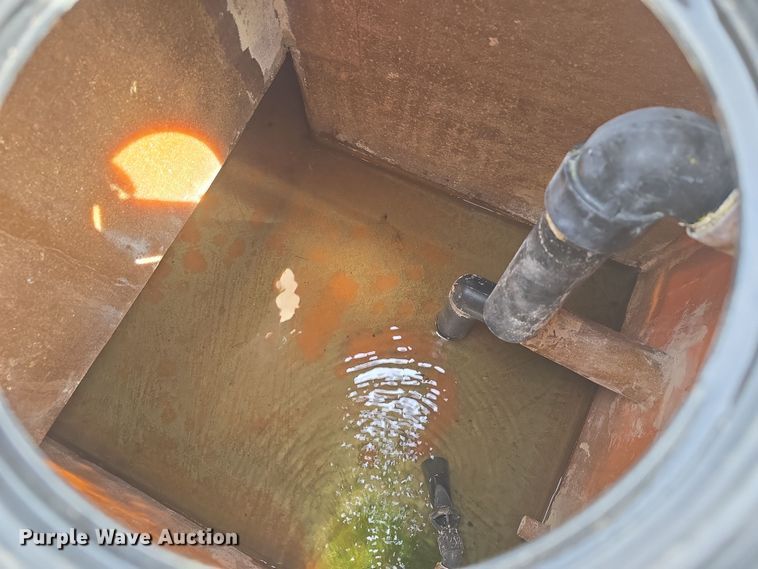 image for item DT6778 2010 Ford E450 Super Duty utility/ service van